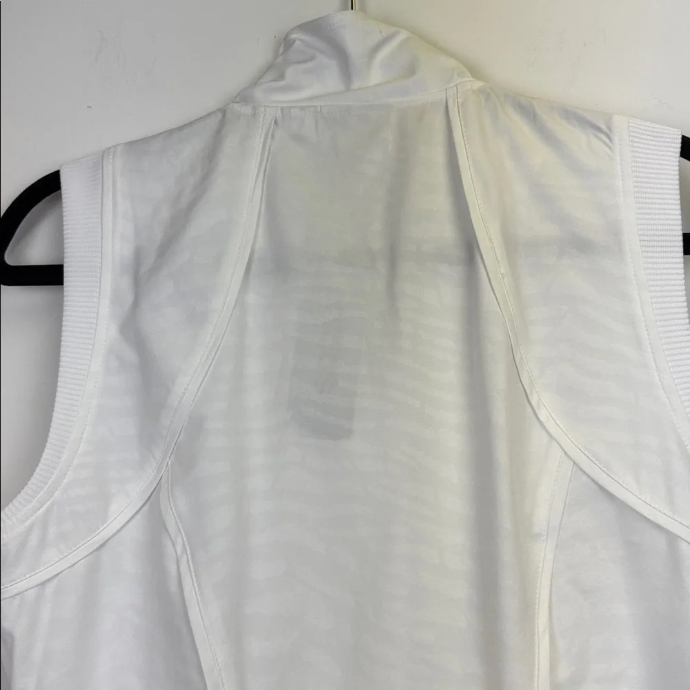 Chico's Zenergy Emily Embossed Optic White Vest/ Size small